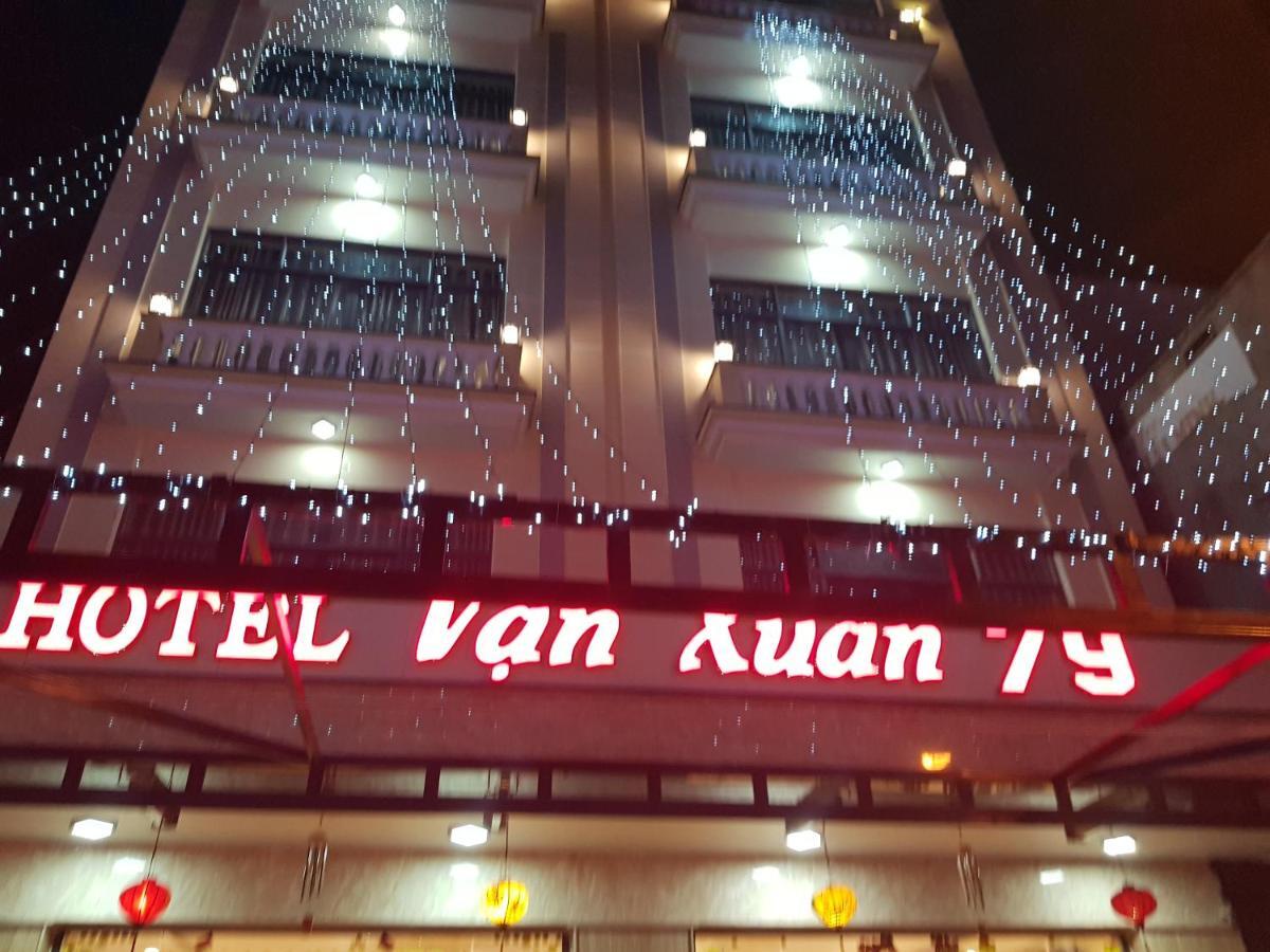 Khach San Van Xuan 79 Chau Doc Exterior photo